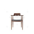 Cadeiras de madeira de almofada de couro de design